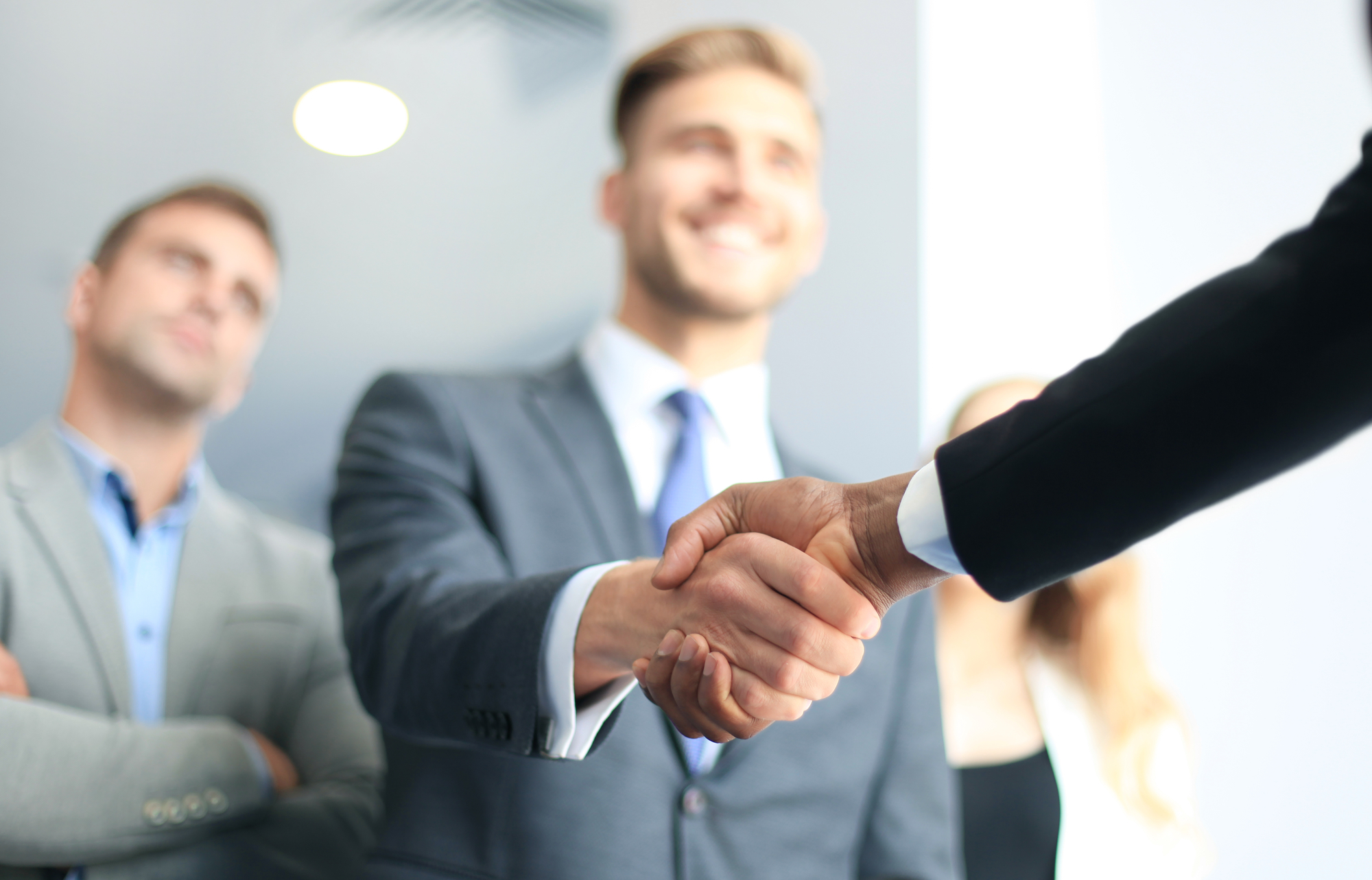  Business People Shake Hands